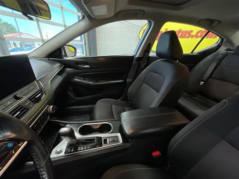 Used 2024 Nissan Altima 2.5 SV w/ SV Premium Package AWD/4WD image 12