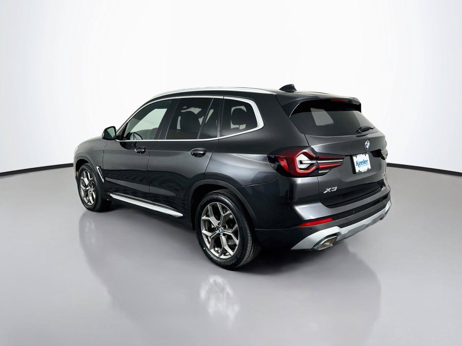 Used 2023 BMW X3 xDrive30i w/ Premium Package AWD/4WD image 4