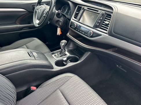 Certified 2019 Toyota Highlander Plus FWD image 17