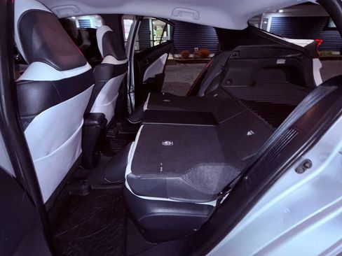 Used 2017 Toyota Prius Prime Premium image 28