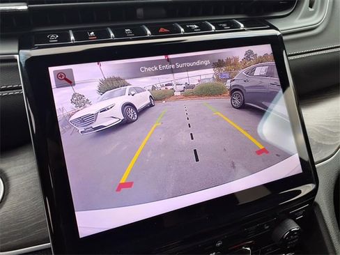 Used 2024 Jeep Grand Cherokee L Limited w/ Black Appearance Package image 20