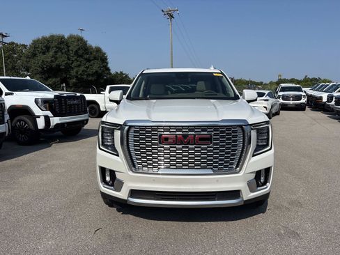 Used 2023 GMC Yukon Denali AWD/4WD image 2