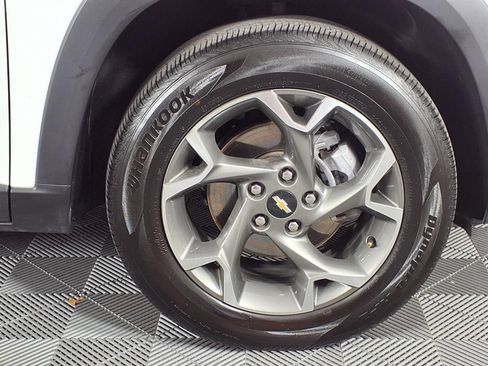 Used 2025 Chevrolet Trax LT w/ LT Convenience Package FWD image 29
