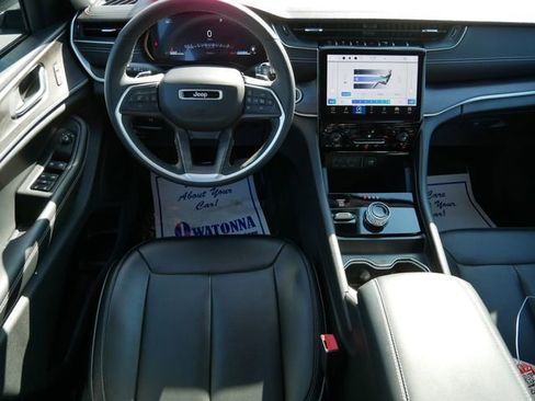 Used 2024 Jeep Grand Cherokee Limited image 9