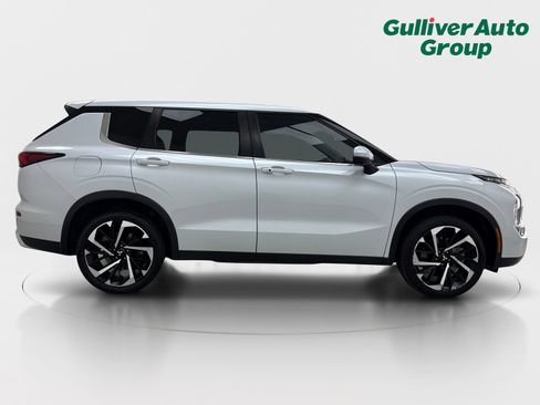 Used 2023 Mitsubishi Outlander SE FWD image 10