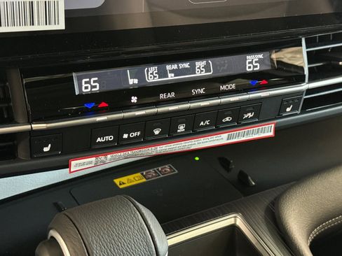 New 2026 Toyota Sienna XLE image 25