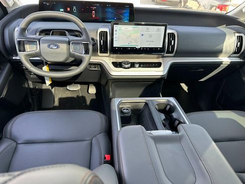 New 2025 Ford Expedition Active image 7