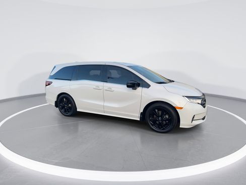 Used 2024 Honda Odyssey Sport image 2