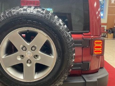 Used 2012 Jeep Wrangler Unlimited Rubicon w/ Dual Top Group image 10