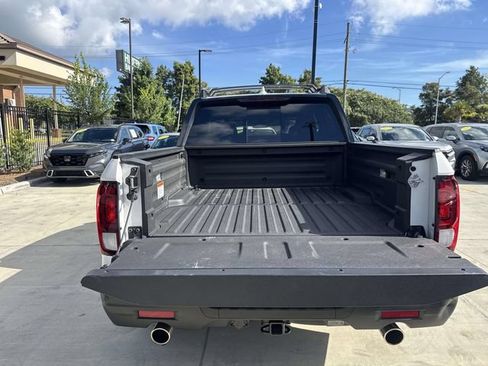 Used 2025 Honda Ridgeline Black Edition image 8