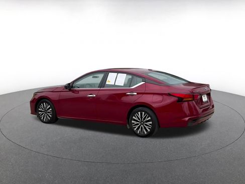 Used 2025 Nissan Altima 2.5 SV image 10