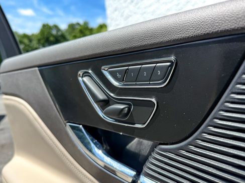 Used 2022 Lincoln Corsair AWD w/ Equipment Group 101A image 18
