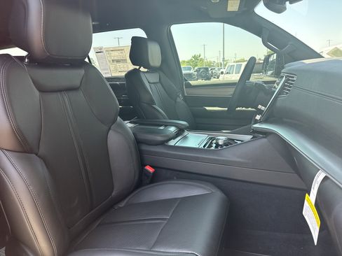 New 2026 Jeep Grand Wagoneer 2WD image 20