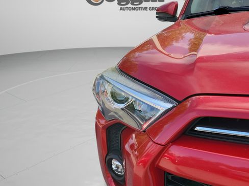 Used 2021 Toyota 4Runner TRD Off-Road Premium AWD/4WD image 12