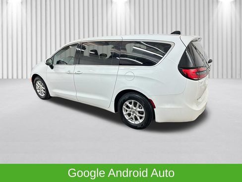 Used 2023 Chrysler Pacifica Touring-L FWD image 10