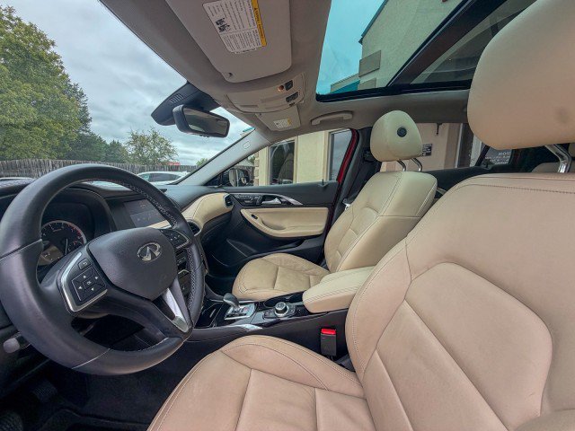 Used 2018 INFINITI QX30 Premium w/ Cargo Package AWD/4WD image 5