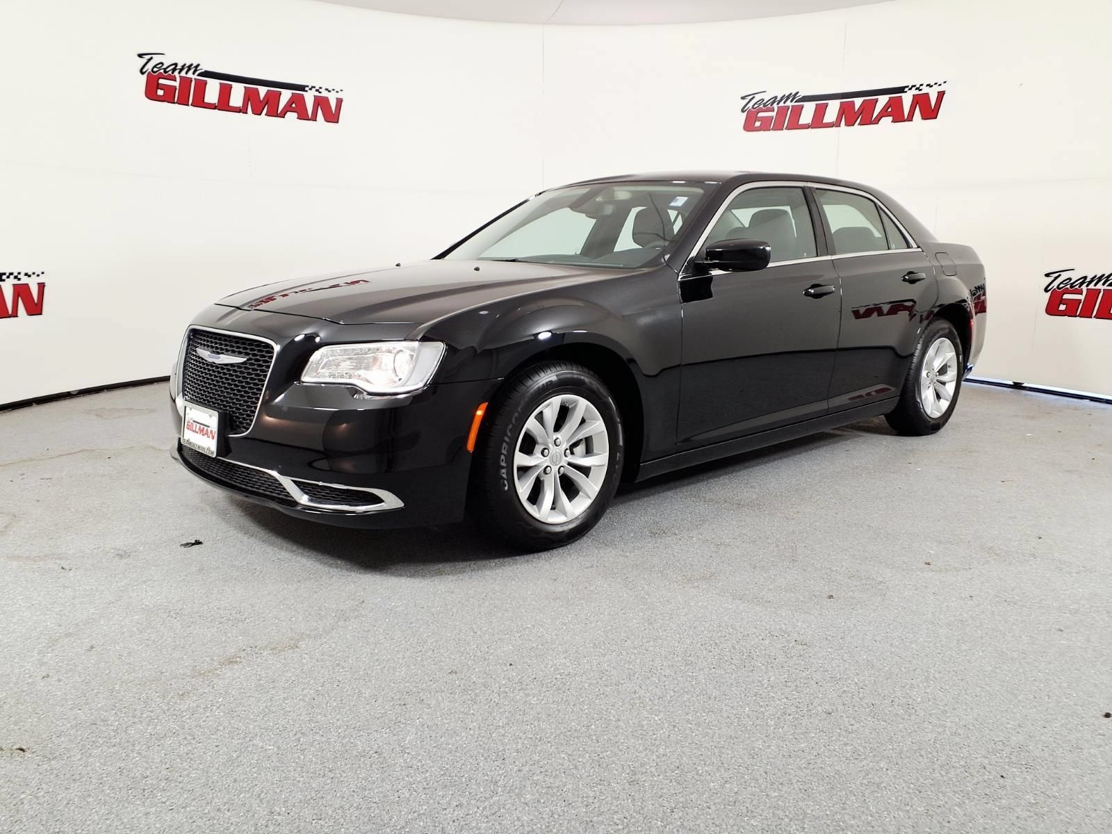 Used 2023 Chrysler 300 Touring RWD image 3