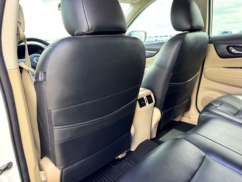 Used 2017 Nissan Rogue SV FWD image 19