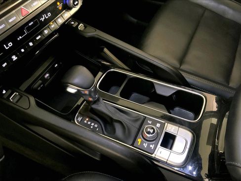 Certified 2024 Kia Telluride S w/ S Sunroof Package AWD/4WD image 17