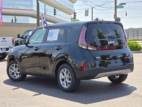 Used 2025 Kia Soul LX w/ LX Technology Package FWD image 19