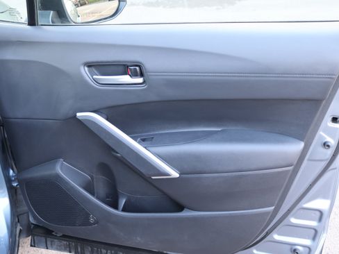 Used 2024 Toyota Corolla Cross XLE FWD image 31