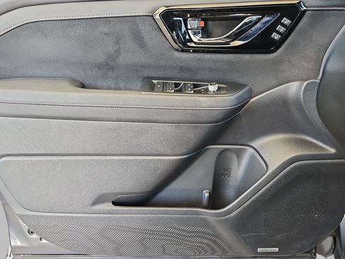 Certified 2025 Subaru Forester Touring AWD/4WD image 33