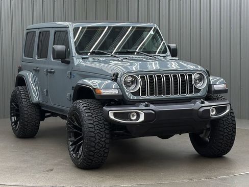 Used 2025 Jeep Wrangler Unlimited Sahara w/ Safety Group AWD/4WD image 7