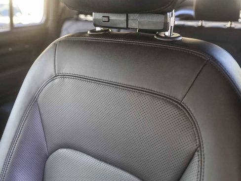 Used 2024 Land Rover Defender 110 SE image 22