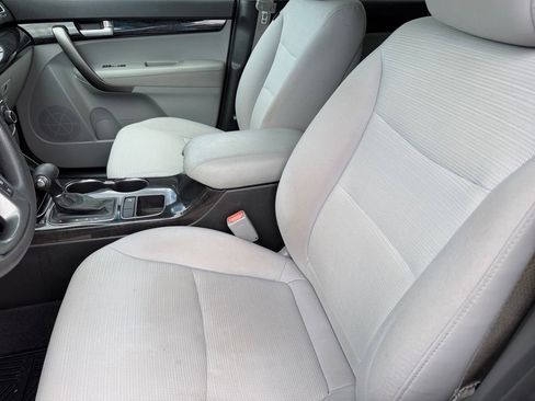 Used 2015 Kia Sorento LX FWD image 10
