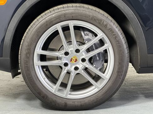Certified 2023 Porsche Cayenne AWD/4WD image 32