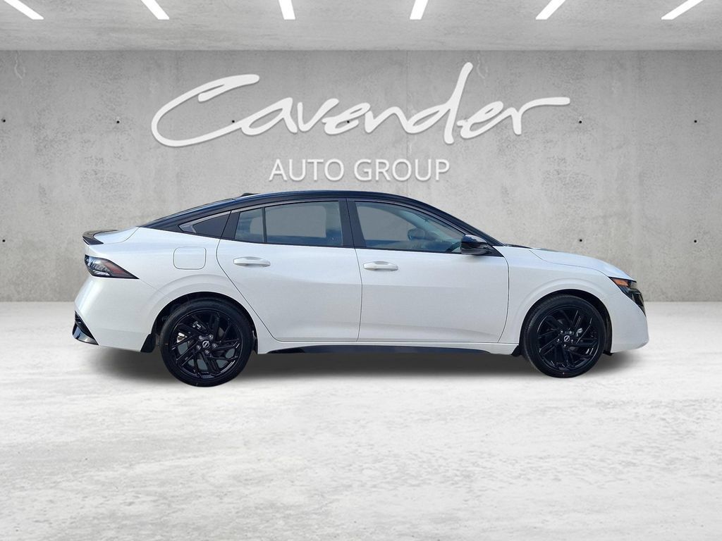 New 2027 Nissan Sentra SR FWD image 18