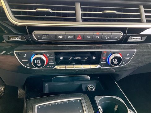 Used 2019 Audi Q7 3.0T Prestige w/ Prestige Package AWD/4WD image 33