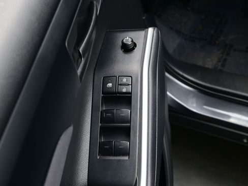 Used 2024 Toyota Highlander LE image 10