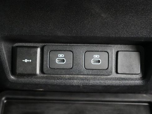 Used 2025 Land Rover Discovery Metropolitan Edition AWD/4WD image 75