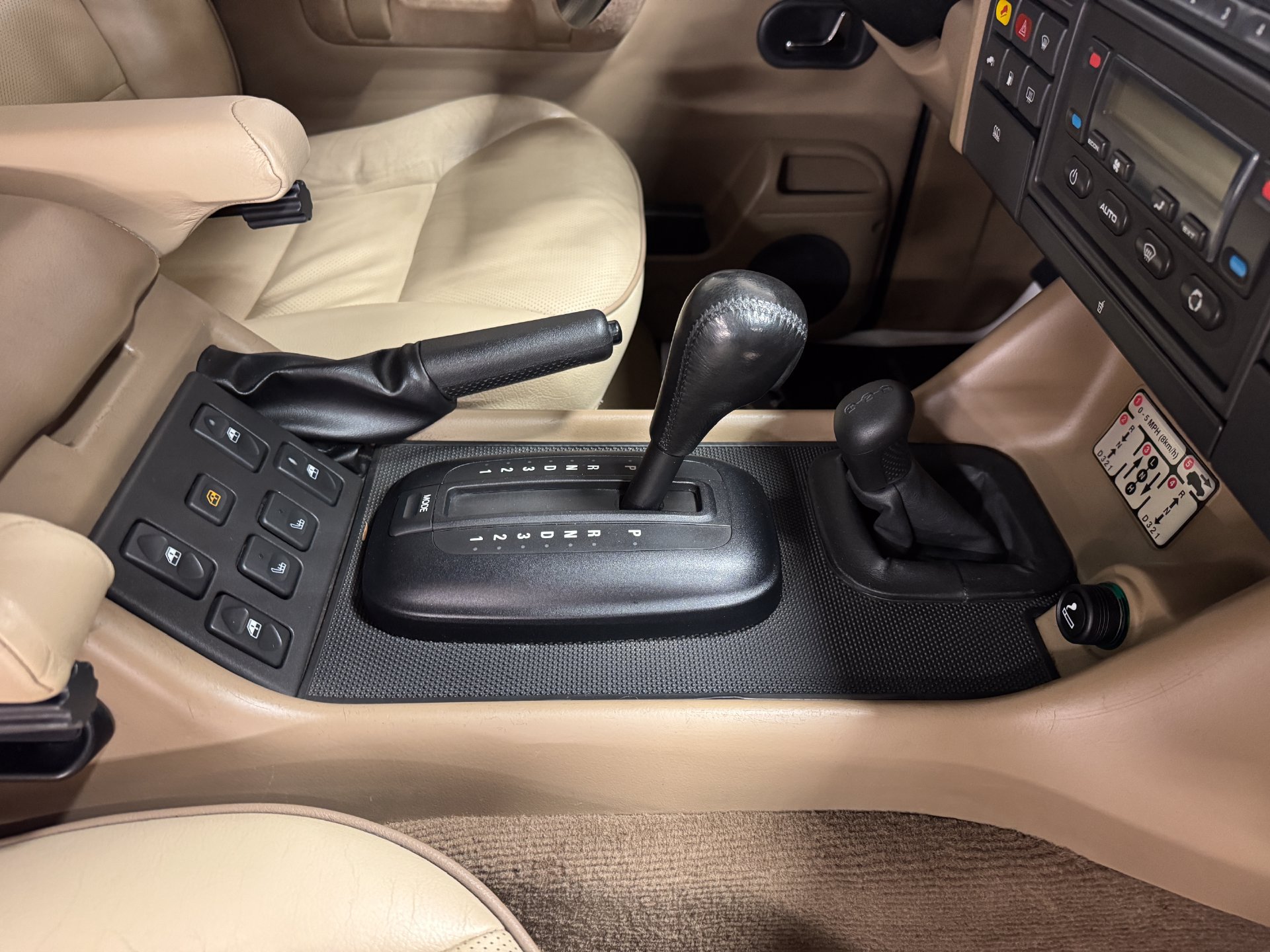 Used 2000 Land Rover Discovery AWD/4WD image 45