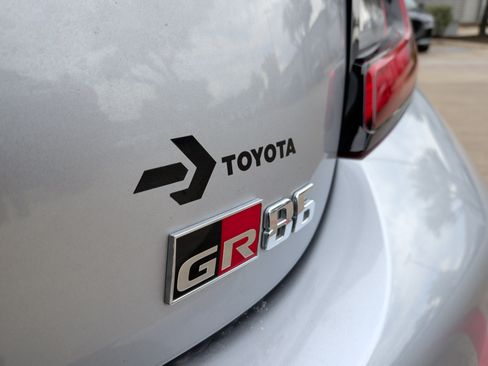 Used 2025 Toyota GR86 Premium RWD image 32