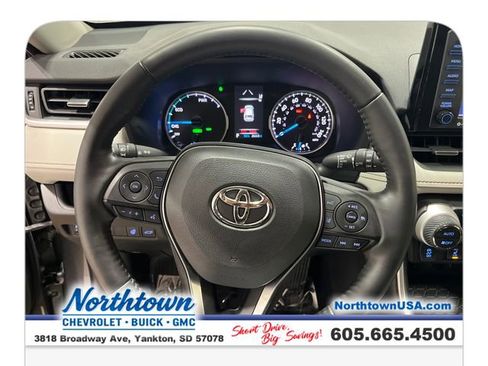 Used 2022 Toyota RAV4 XLE Premium AWD/4WD image 15