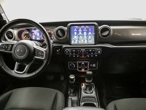 Used 2018 Jeep Wrangler Unlimited Sahara AWD/4WD image 14