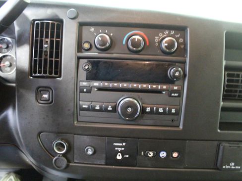 Used 2020 Chevrolet Express 2500 w/ Driver Convenience Package image 15