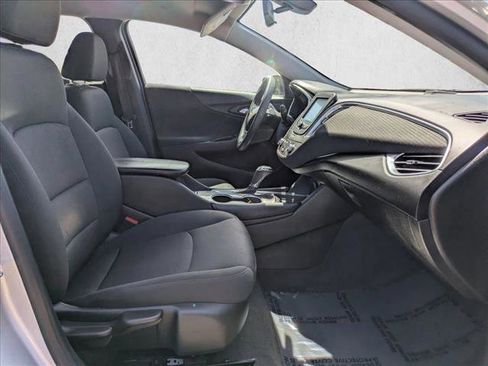 Used 2018 Chevrolet Malibu LT FWD image 21