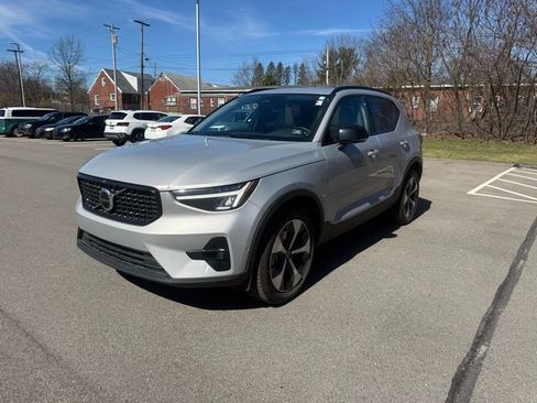 Used 2023 Volvo XC40 B5 Plus w/ Driver Assist Package image 3