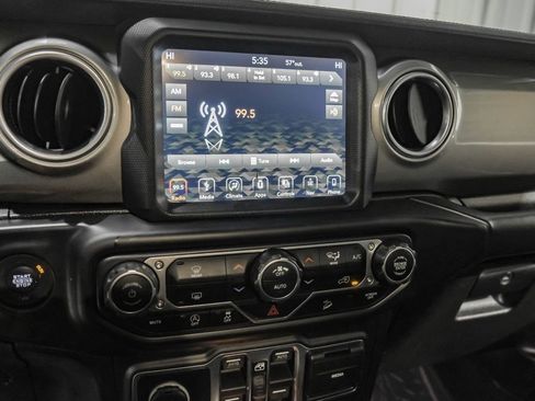 Used 2018 Jeep Wrangler Unlimited Sahara image 25