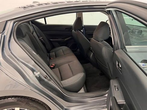 Used 2025 Nissan Altima 2.5 SV image 10