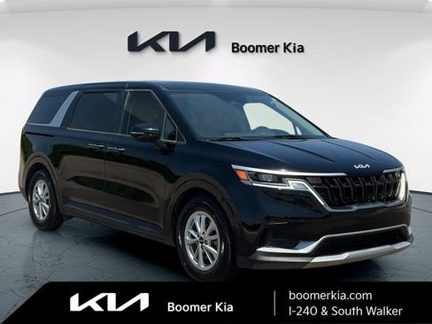 Used 2024 Kia Carnival LX FWD image 3