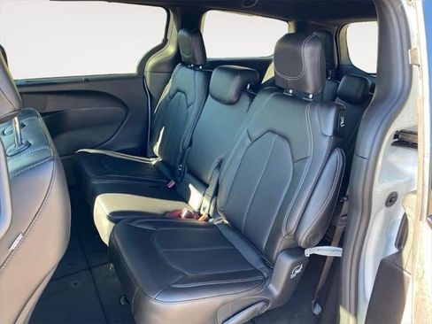 New 2026 Chrysler Pacifica Select image 28