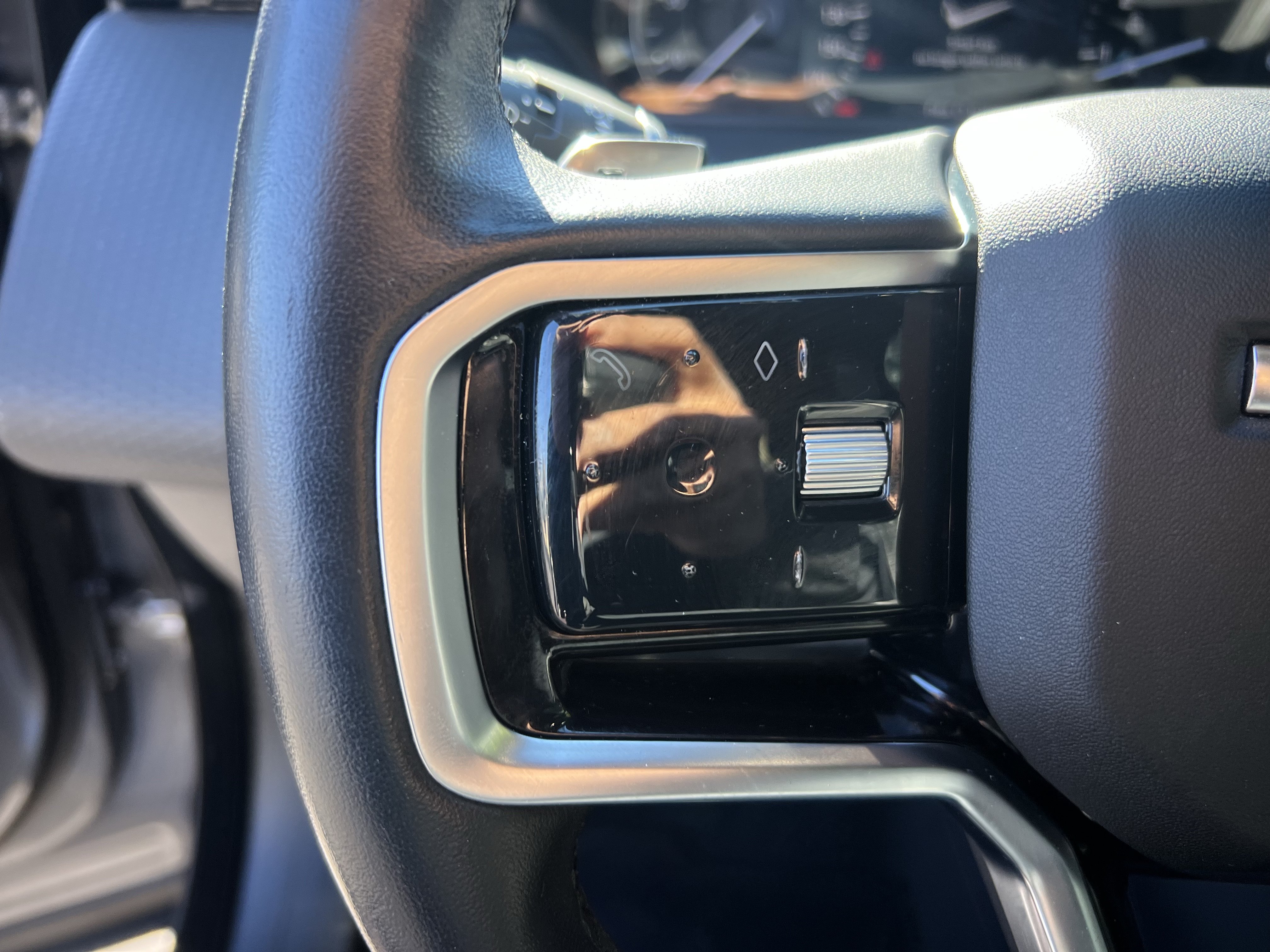 Certified 2023 Land Rover Range Rover Velar R-Dynamic S AWD/4WD image 21