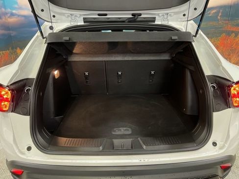 Used 2024 Chevrolet Trax RS w/ Sunroof Package image 57