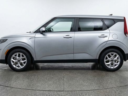 Used 2025 Kia Soul LX w/ LX Technology Package FWD image 3
