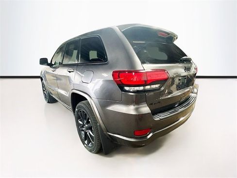 Used 2020 Jeep Grand Cherokee Altitude image 5