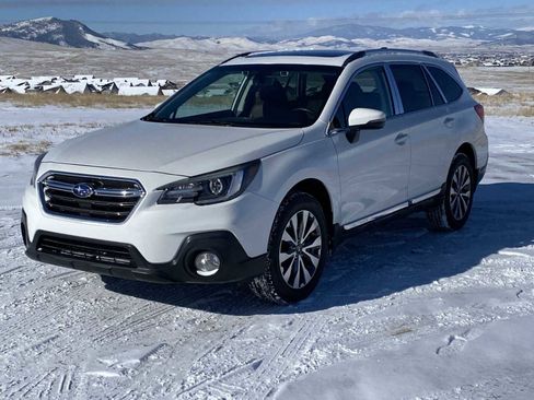 Used 2018 Subaru Outback 2.5i Touring image 11